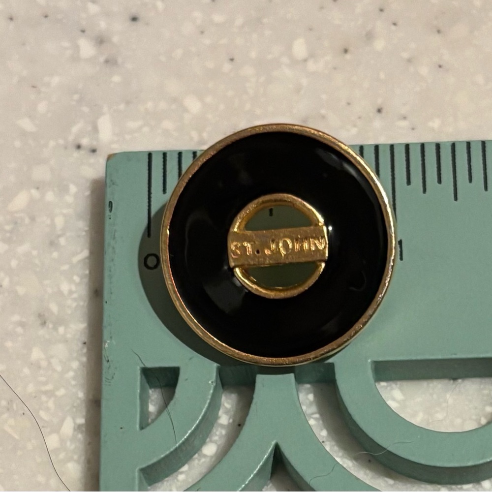 St. John 1” black enamel & gold-tone buttons (lot of 4) - Picture 4 of 4